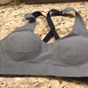 Under Armour sports bra Sz Medium